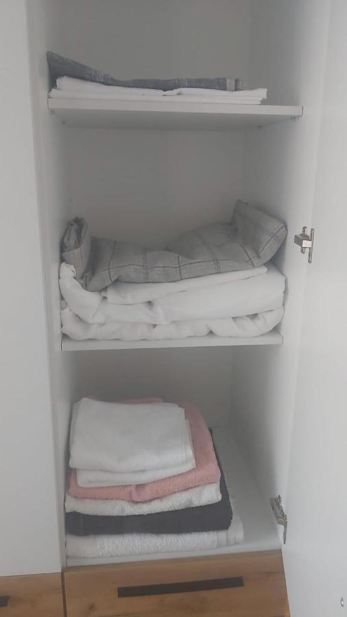 Coresi, 2 Camere, Sleeps 6 Large Private Garden Apartment Pets Welcome Брашов Екстериор снимка