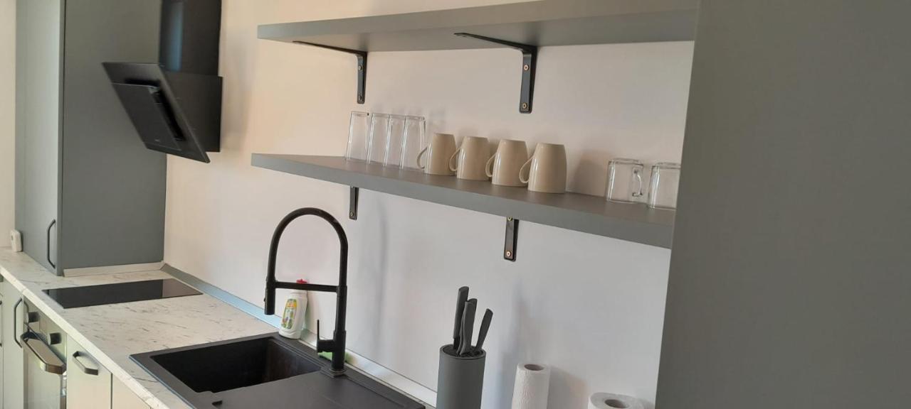 Coresi, 2 Camere, Sleeps 6 Large Private Garden Apartment Pets Welcome Брашов Екстериор снимка